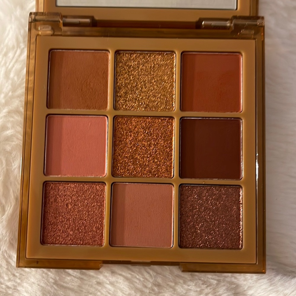 HUDA Beauty Nude Obsessions Eyeshadow Palette Medium